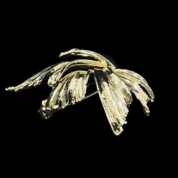 Vintage Gold Tone Wind Blown Leaf Brooch (4908) - Picture 4 of 5
